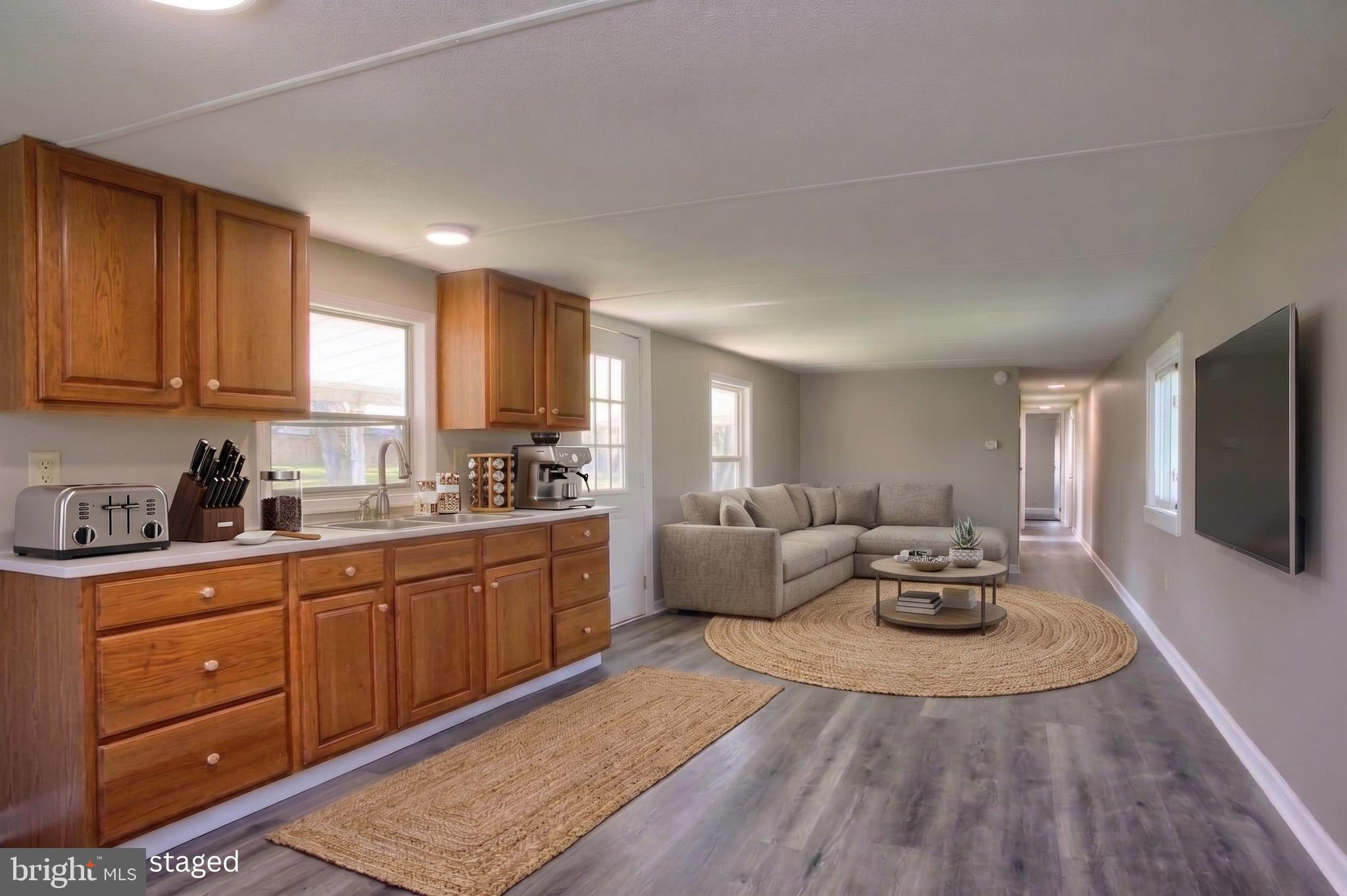 COUNTRY MANOR WEST - Residential