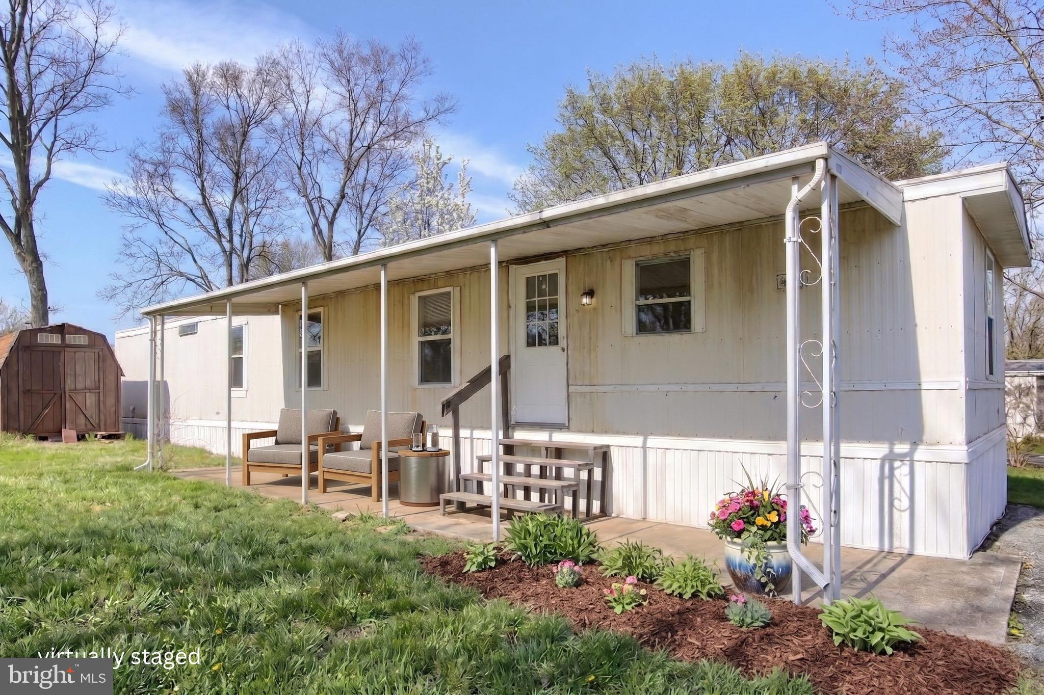 COUNTRY MANOR WEST - Residential