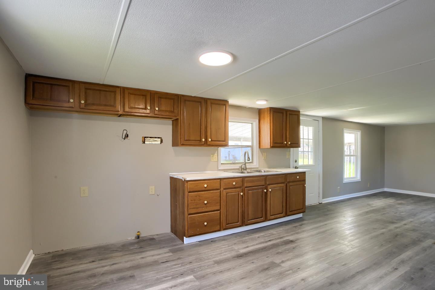 COUNTRY MANOR WEST - Residential