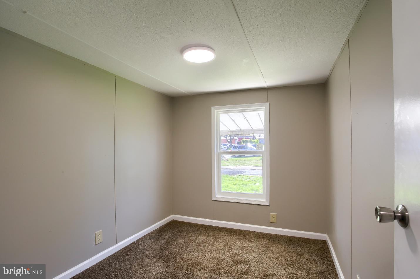 COUNTRY MANOR WEST - Residential