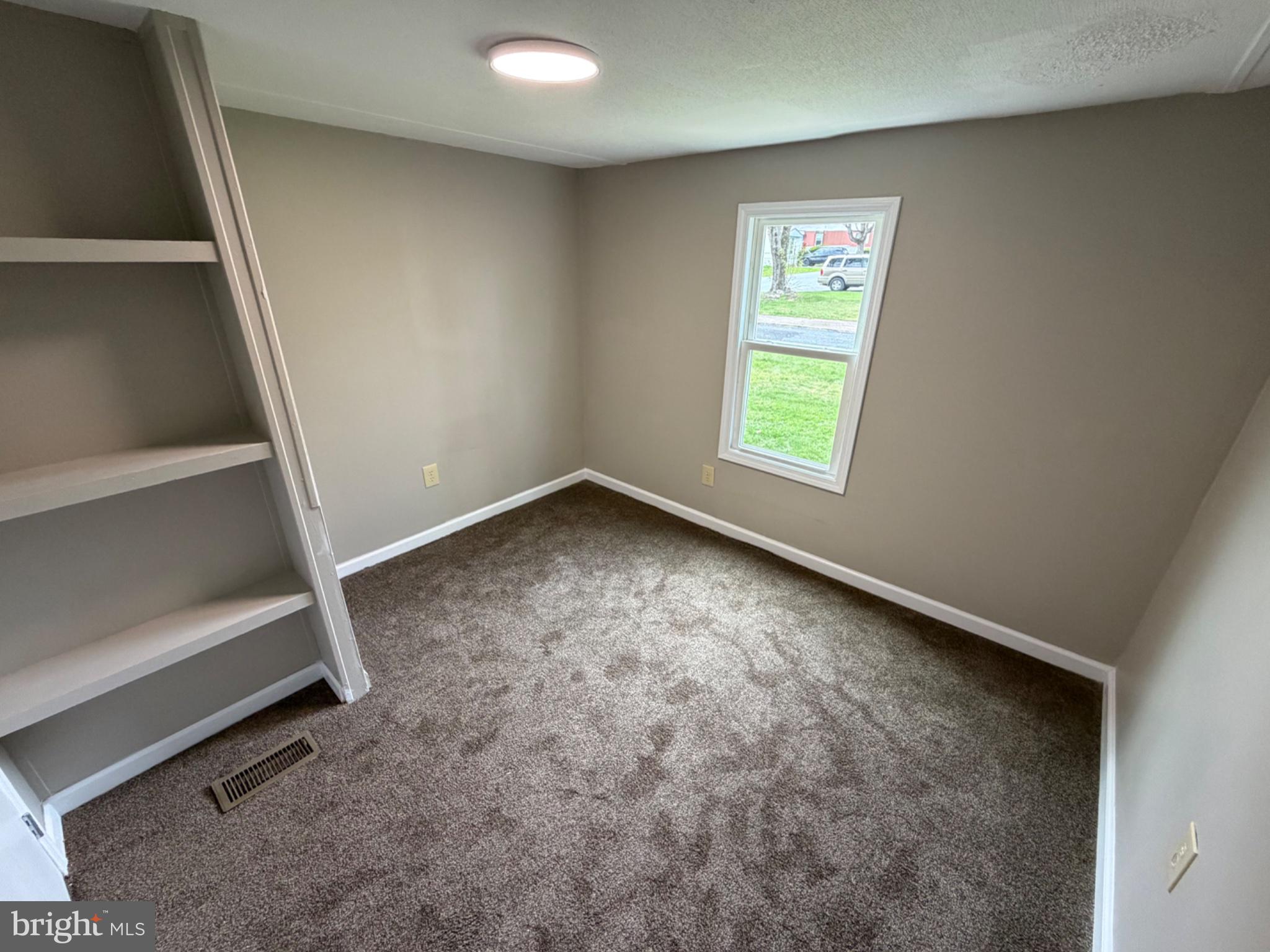 COUNTRY MANOR WEST - Residential