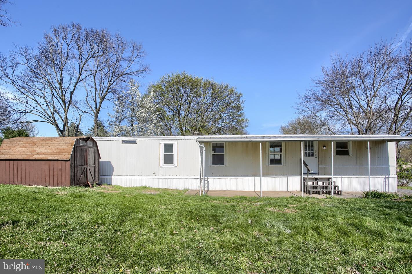 COUNTRY MANOR WEST - Residential