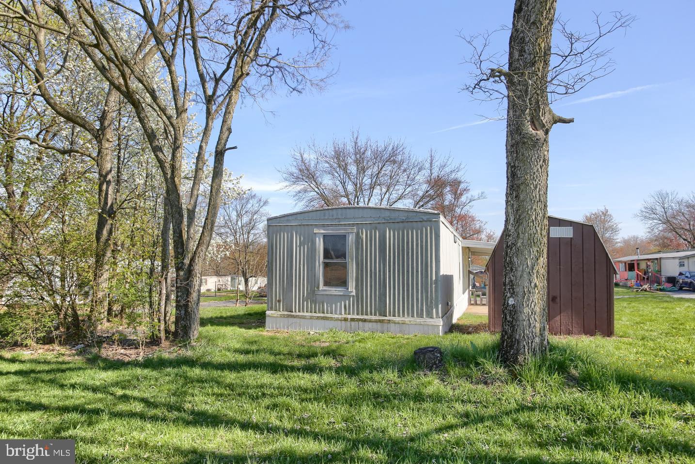 COUNTRY MANOR WEST - Residential