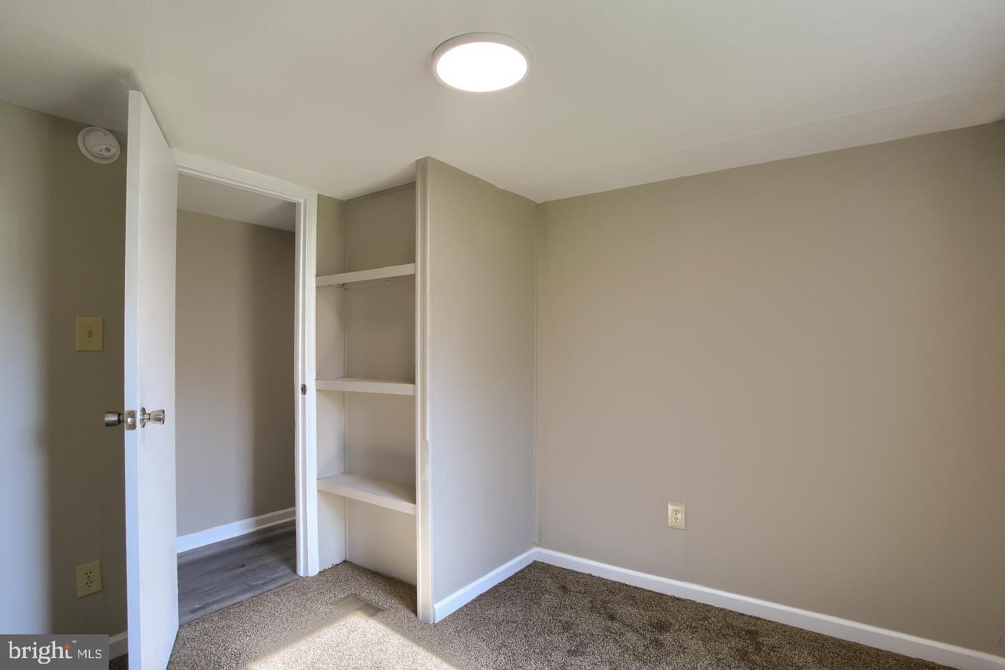 COUNTRY MANOR WEST - Residential