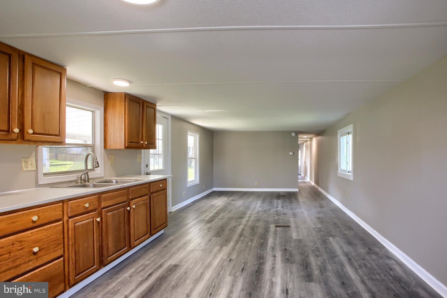 COUNTRY MANOR WEST - Residential