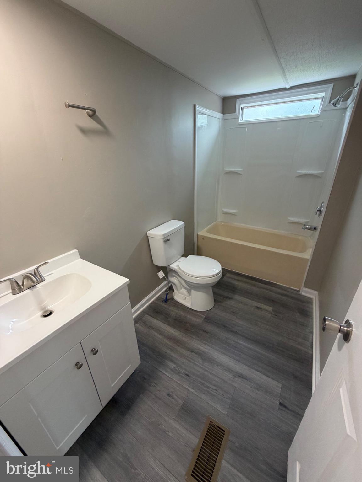 COUNTRY MANOR WEST - Residential