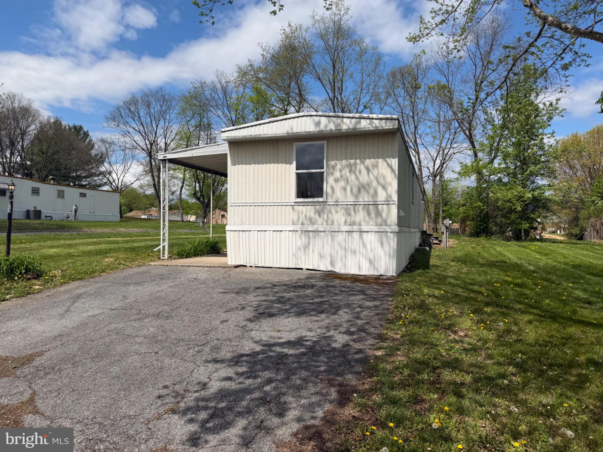 COUNTRY MANOR WEST - Residential