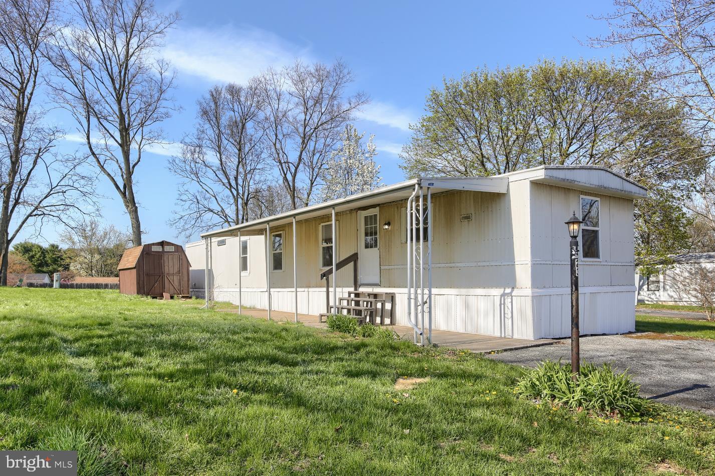 COUNTRY MANOR WEST - Residential