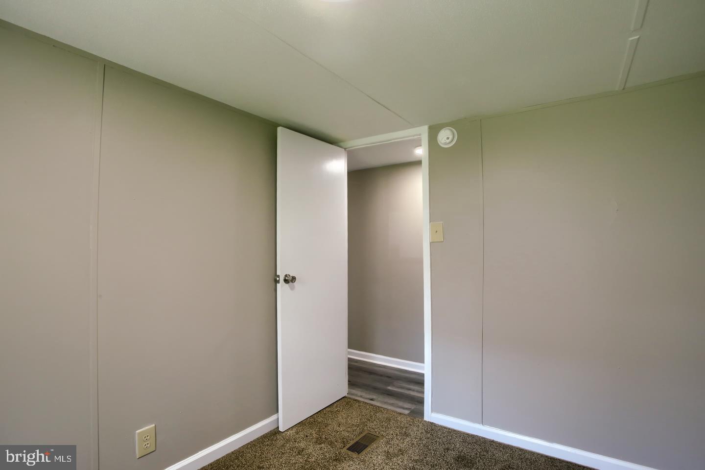 COUNTRY MANOR WEST - Residential