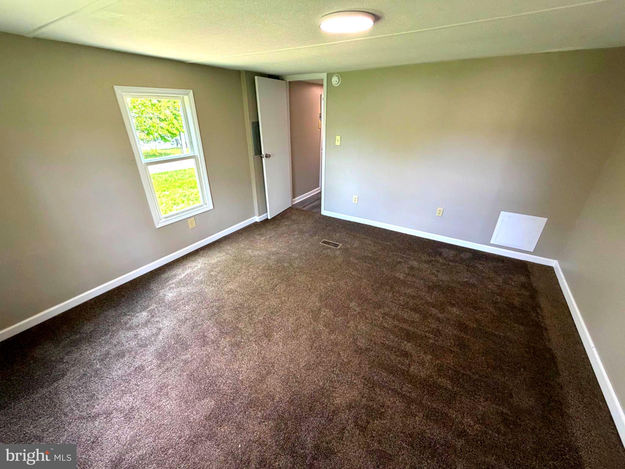 COUNTRY MANOR WEST - Residential