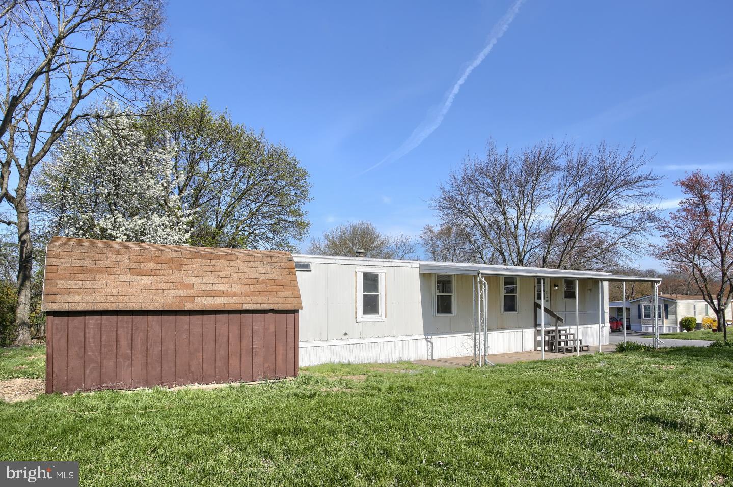 COUNTRY MANOR WEST - Residential