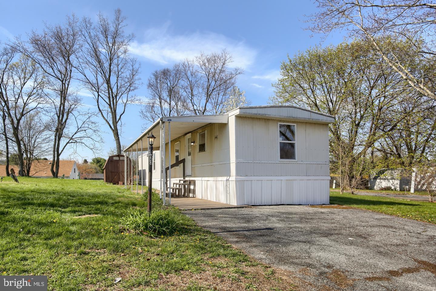 COUNTRY MANOR WEST - Residential