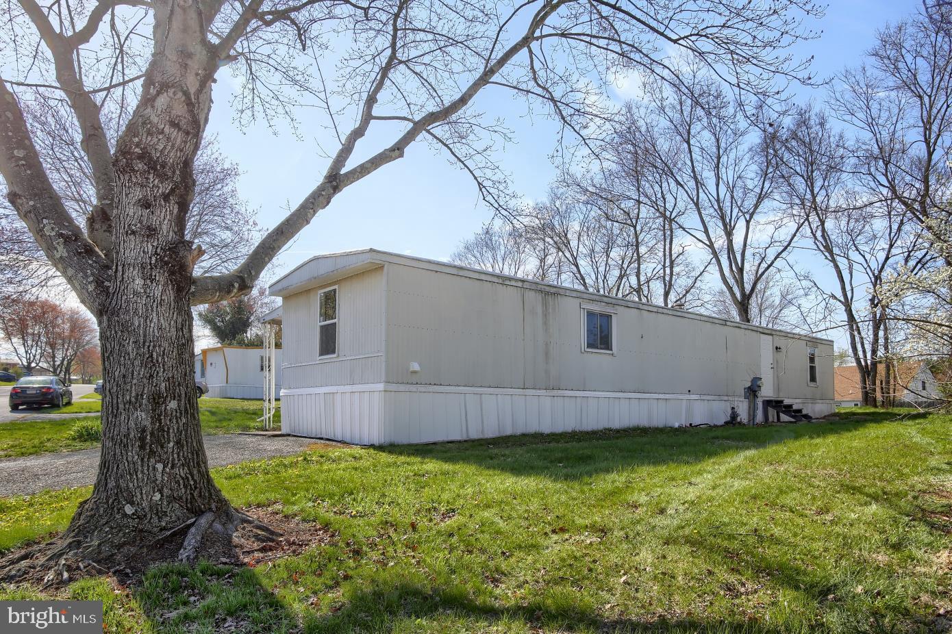 COUNTRY MANOR WEST - Residential