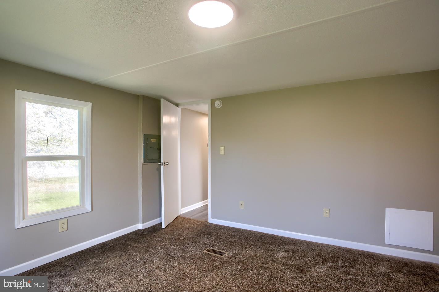 COUNTRY MANOR WEST - Residential