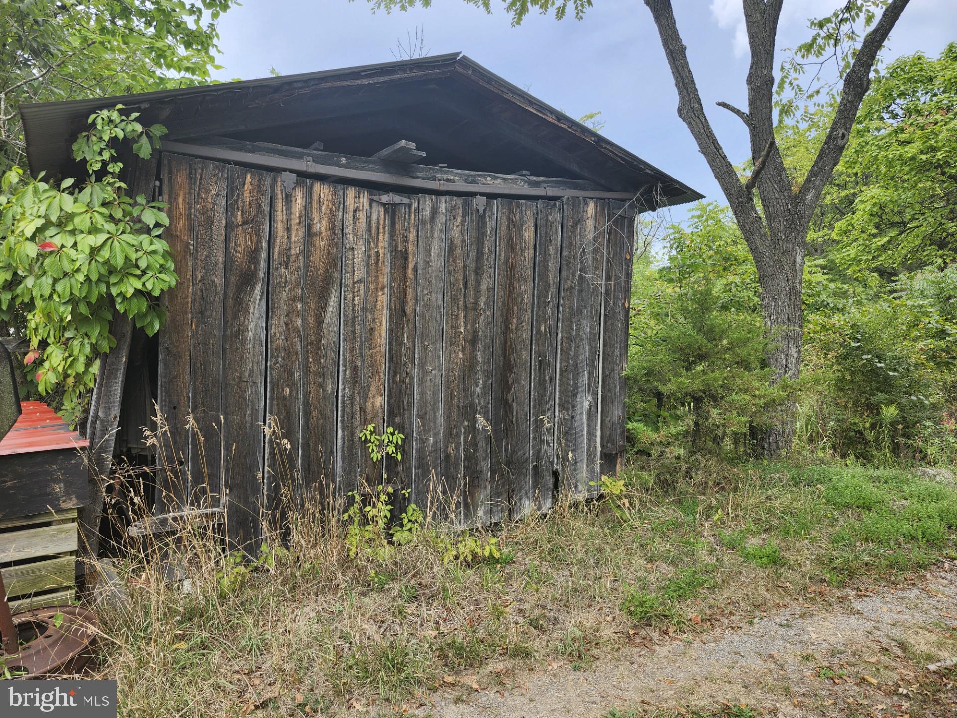 NONE UNRESTRICTED - Land