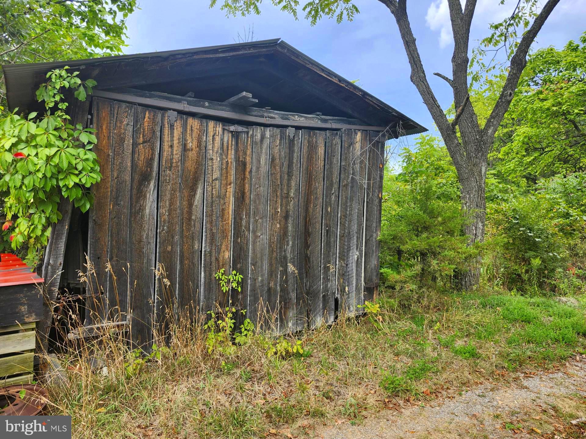 NONE UNRESTRICTED - Land