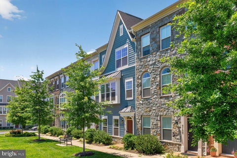 Townhouse For Sale - 5128 Ridgeview Retreat Dr<br/> CHANTILLY, VA 20151