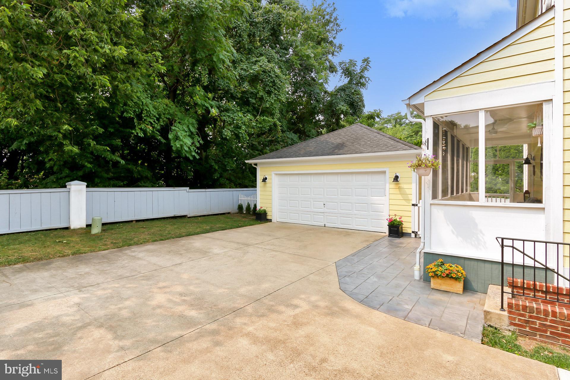 COURTS OF ST FRANCIS - Residential Lease