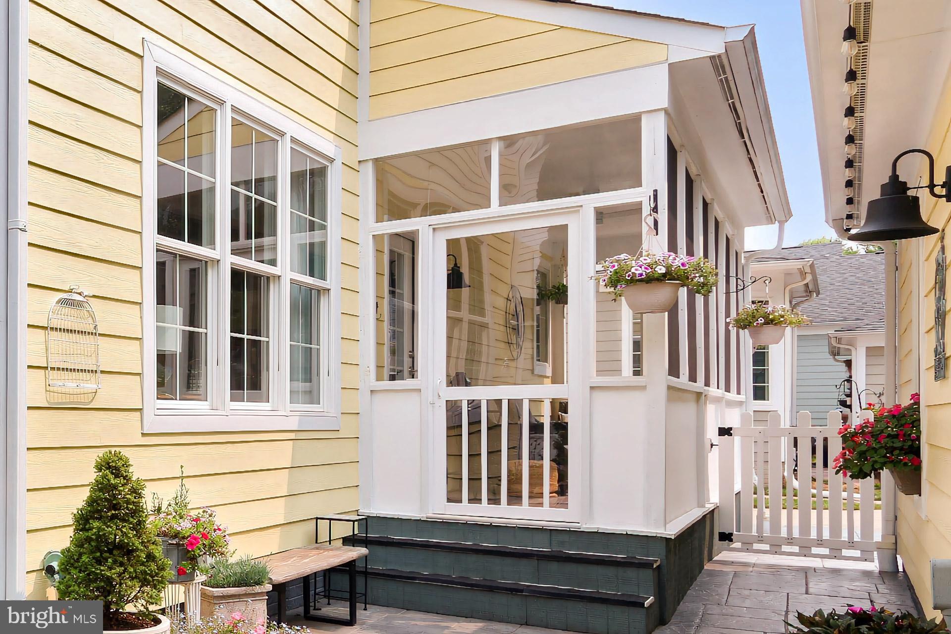 COURTS OF ST FRANCIS - Residential Lease