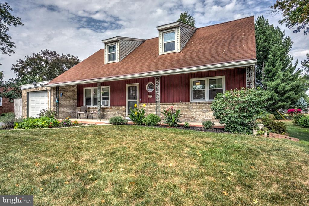 Photo of 49 CEDAR AVE, BROWNSTOWN, PA 17508 (MLS # PALA2039436)