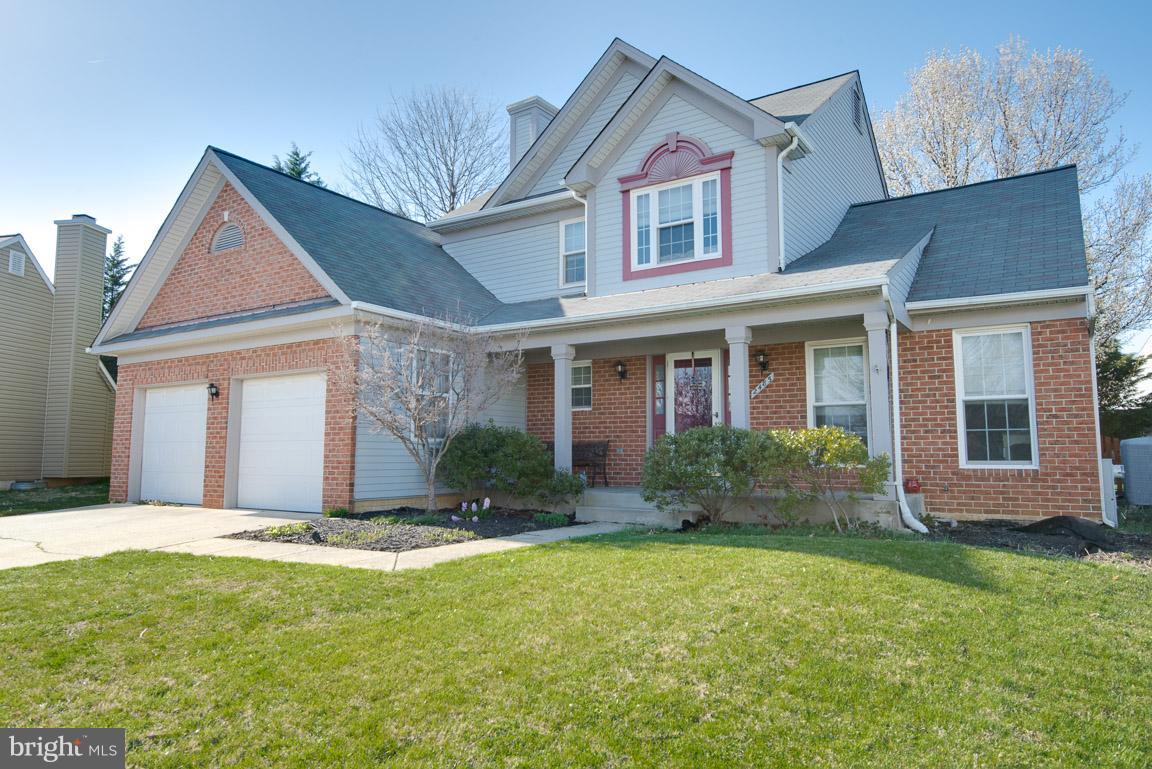 COURTS OF FOUR SEASONS - Residential