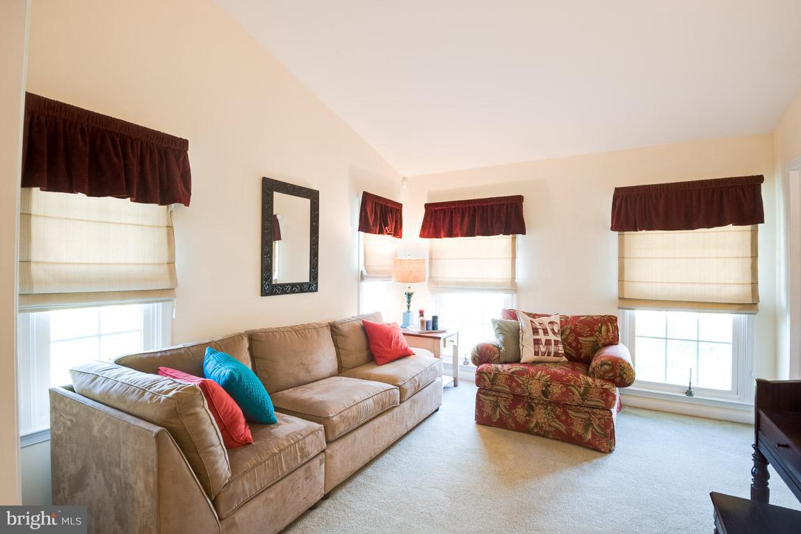 COURTS OF FOUR SEASONS - Residential