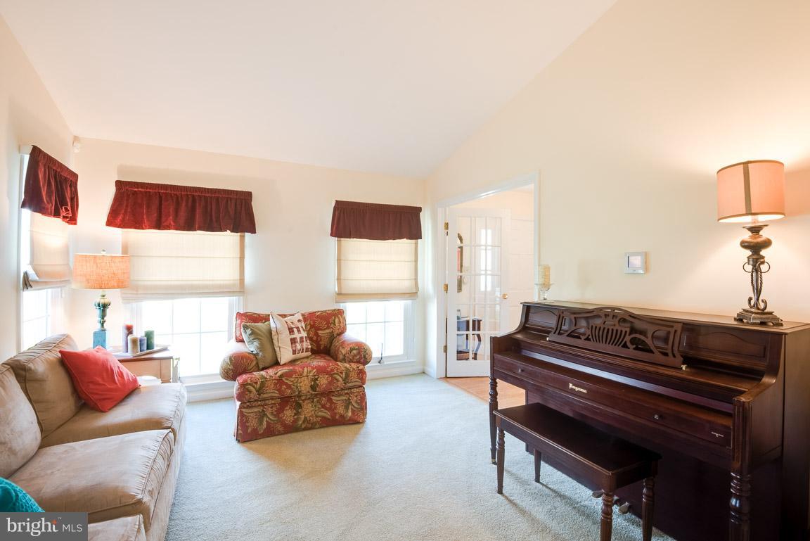 COURTS OF FOUR SEASONS - Residential