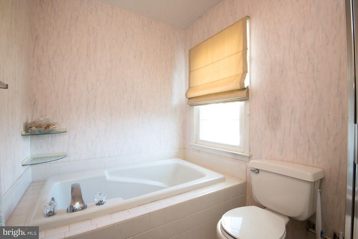 COURTS OF FOUR SEASONS - Residential