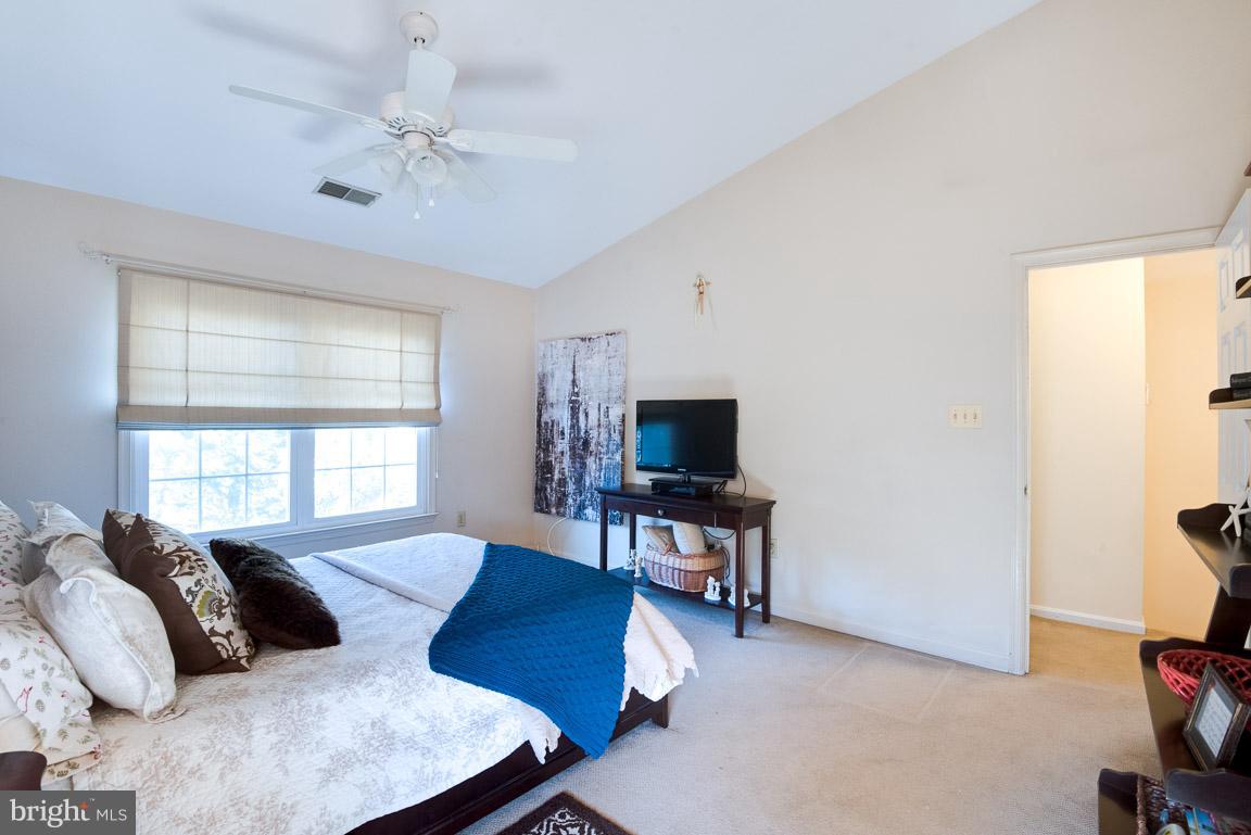 COURTS OF FOUR SEASONS - Residential