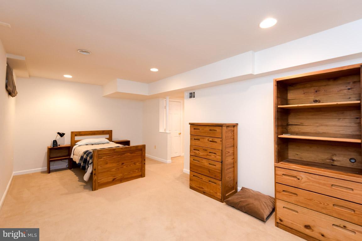 COURTS OF FOUR SEASONS - Residential