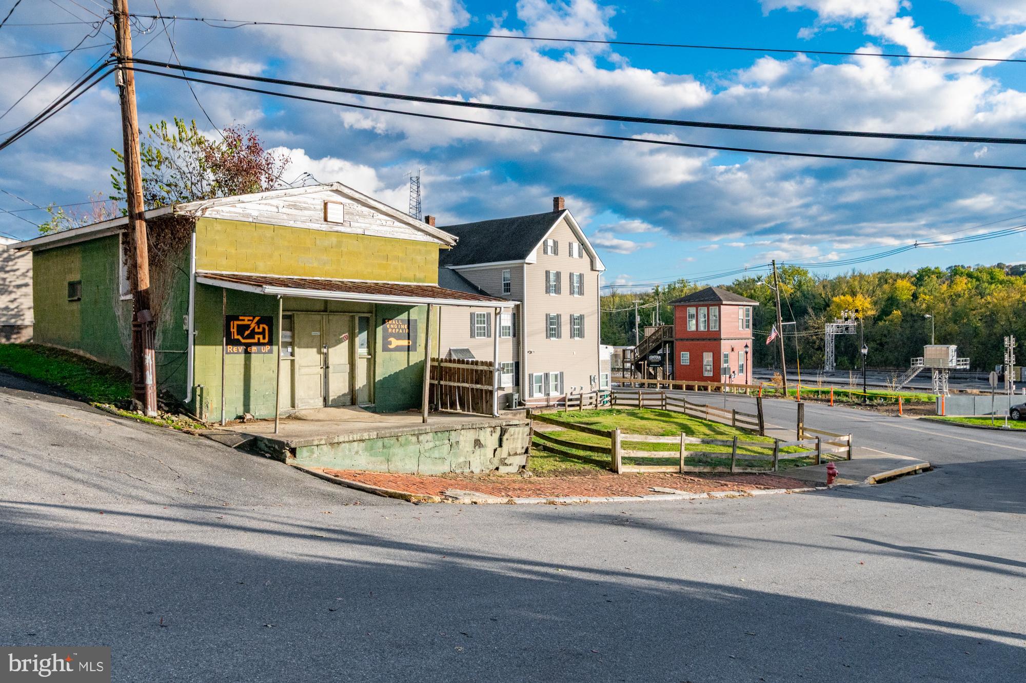 DOWNTOWN BRUNSWICK - Land