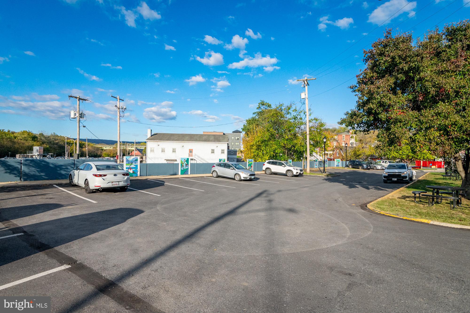 DOWNTOWN BRUNSWICK - Land