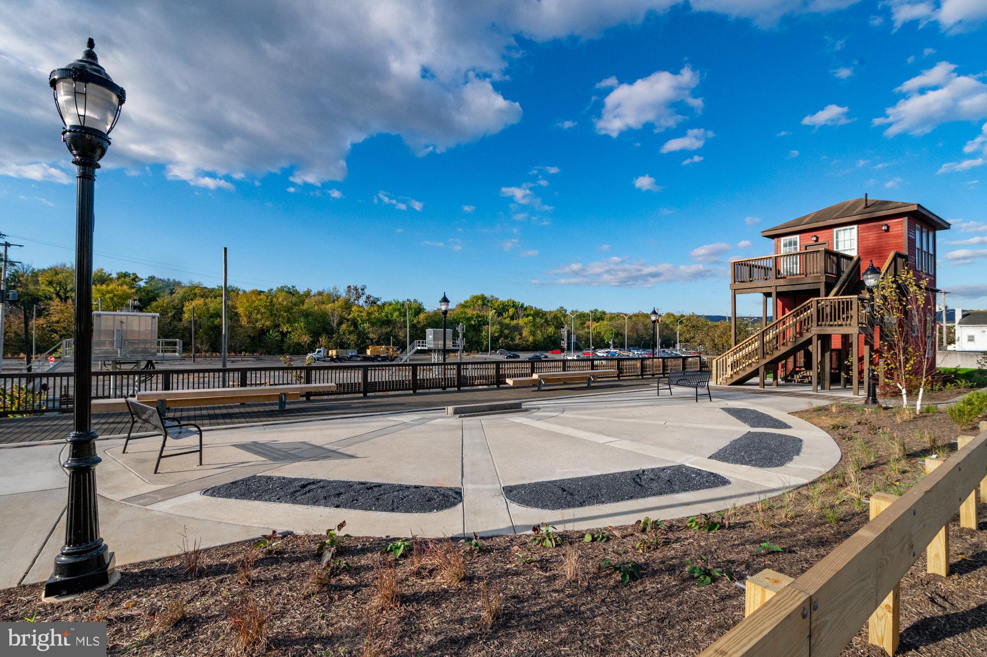 DOWNTOWN BRUNSWICK - Land