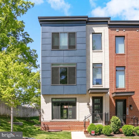 Townhouse For Sale - 5164 Carters Lane<br/> ALEXANDRIA, VA 22311