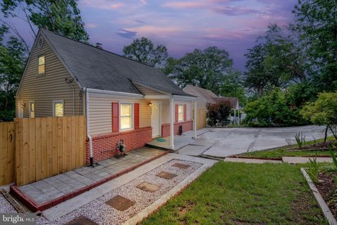 2322 FORT DRIVE ALEXANDRIA VA 22303