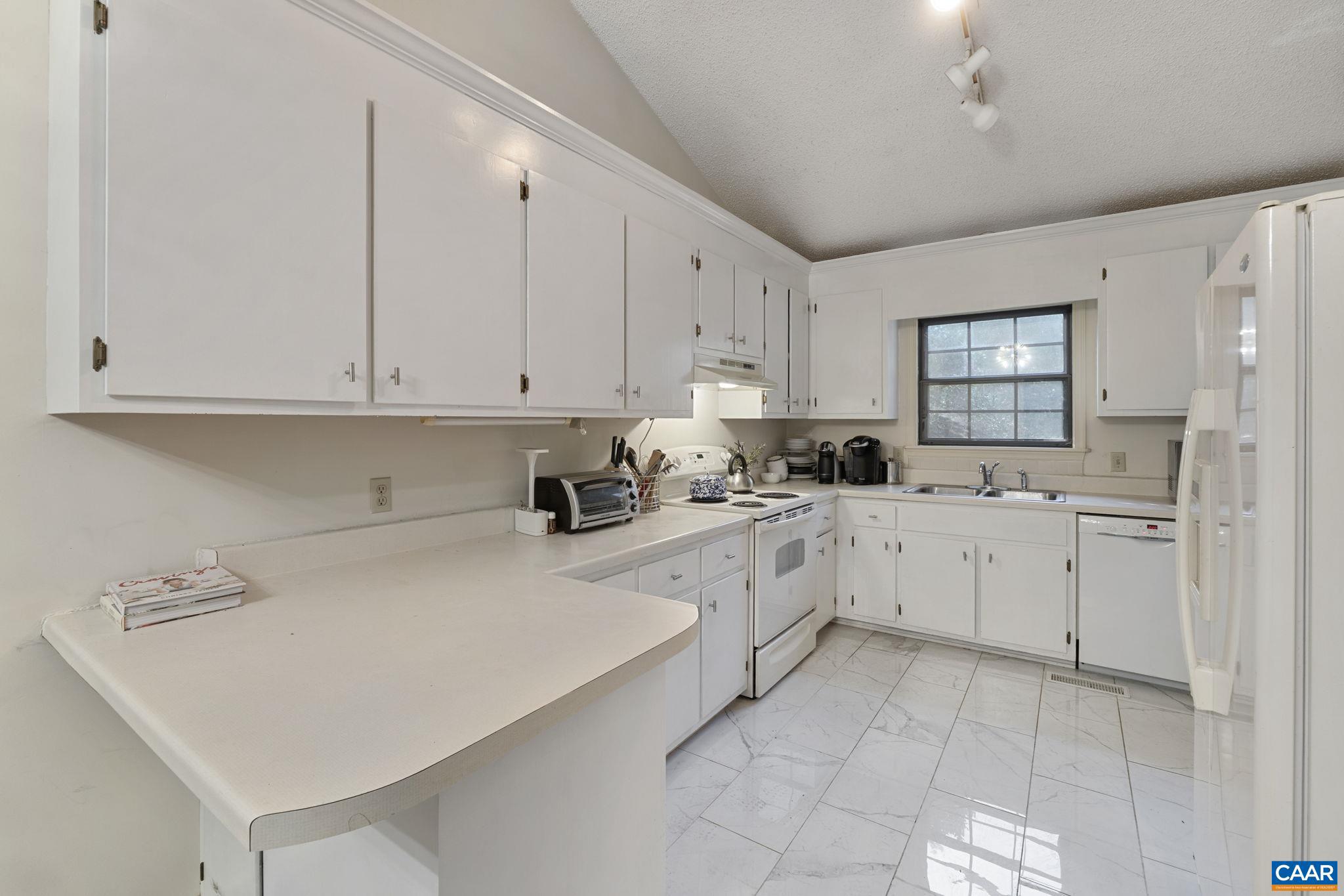 LAKE MONTICELLO - Residential