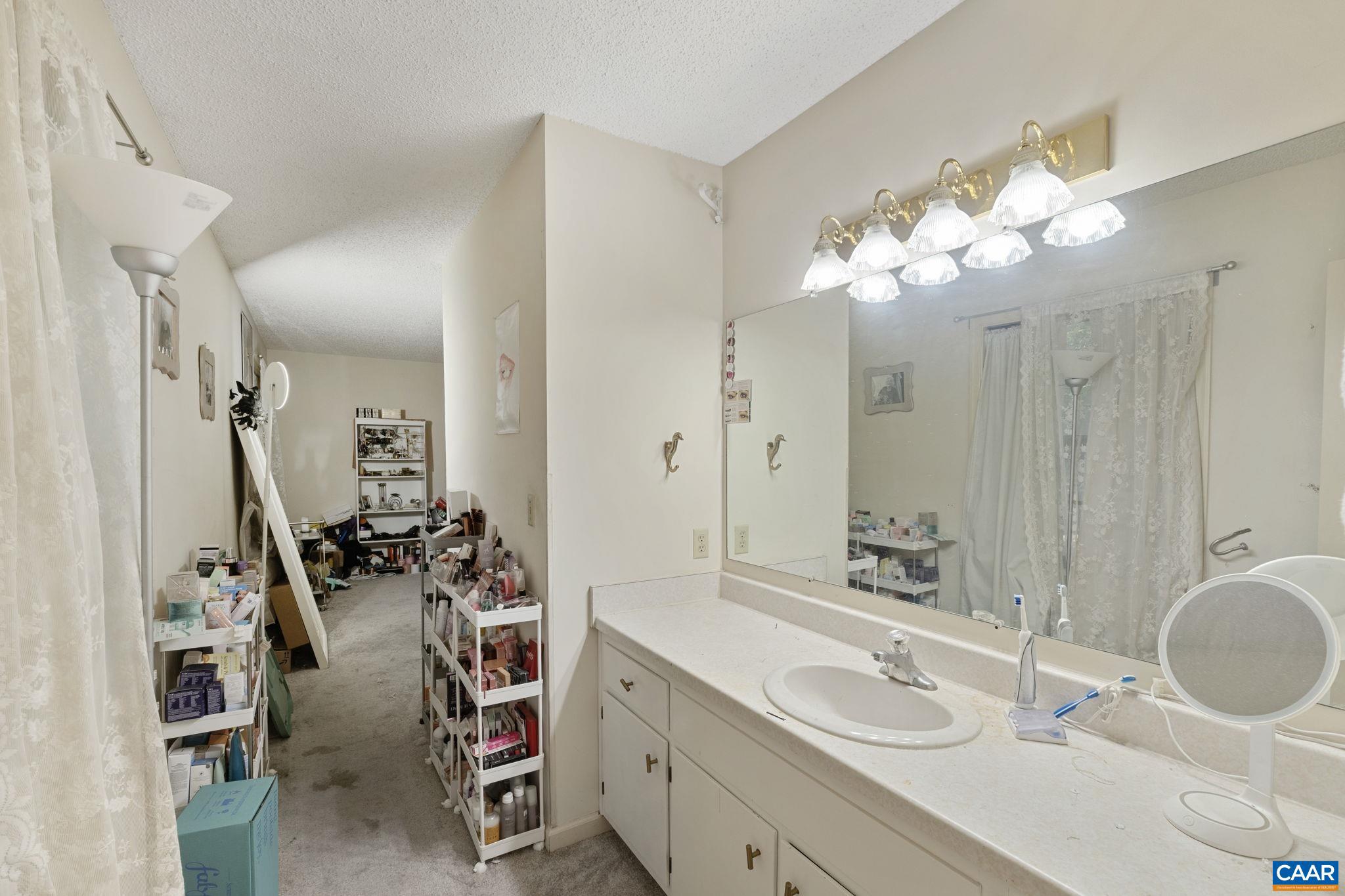 LAKE MONTICELLO - Residential