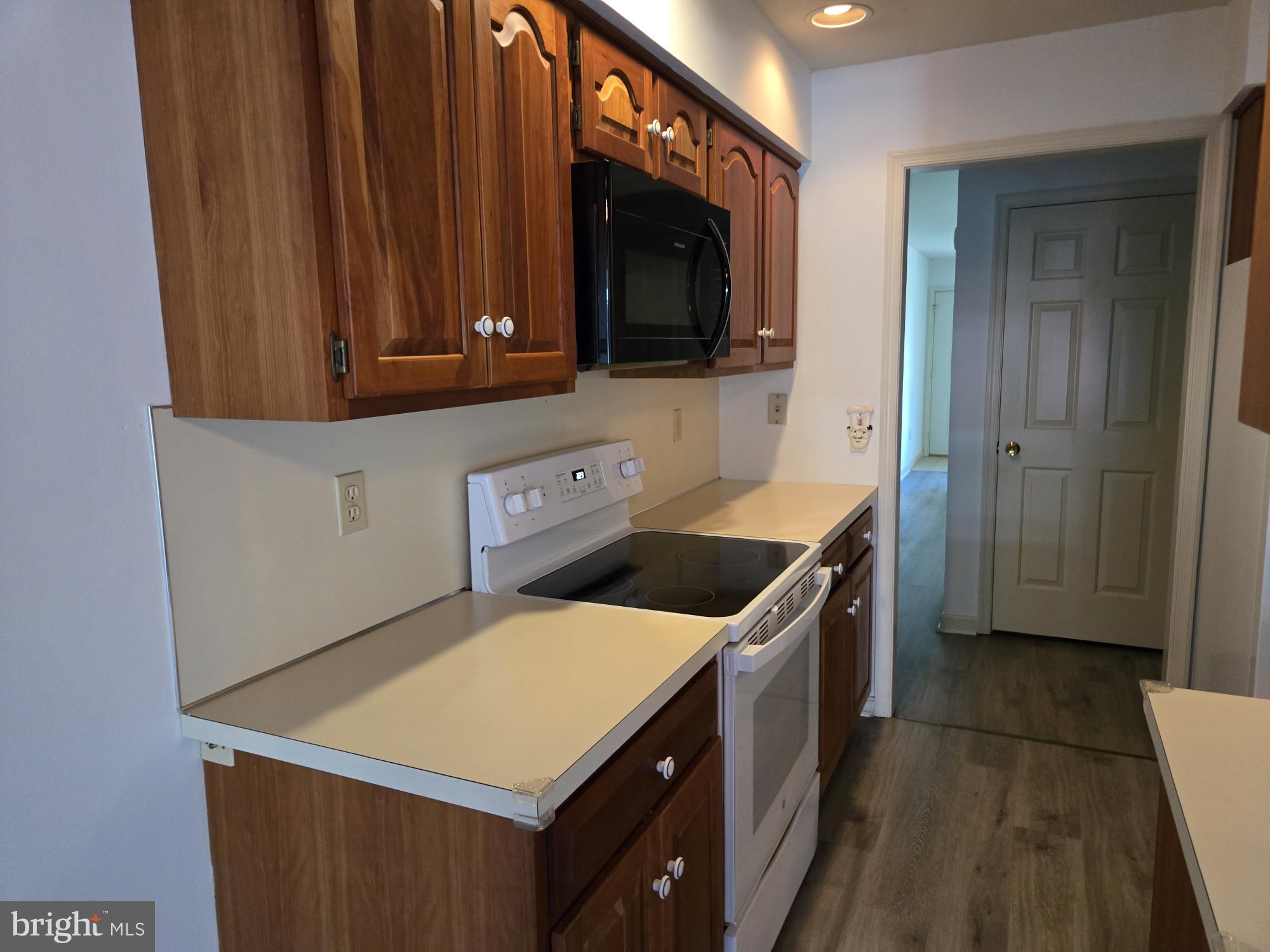 STRAWBERRY COURT - Residential Lease