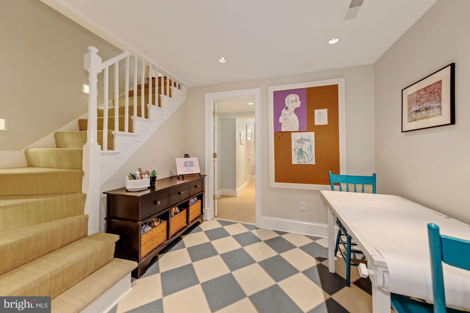 CHEVY CHASE - Residential