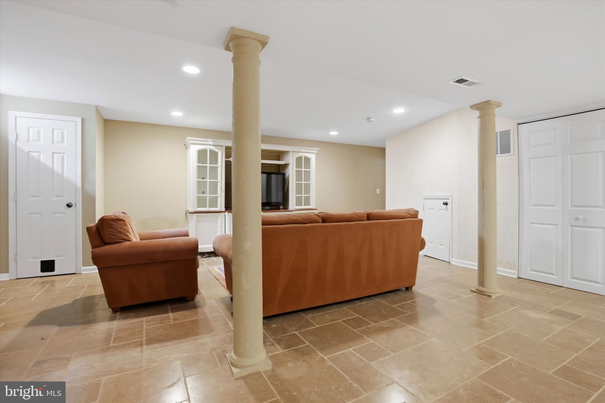 FOREST TRAIL ESTS - Residential