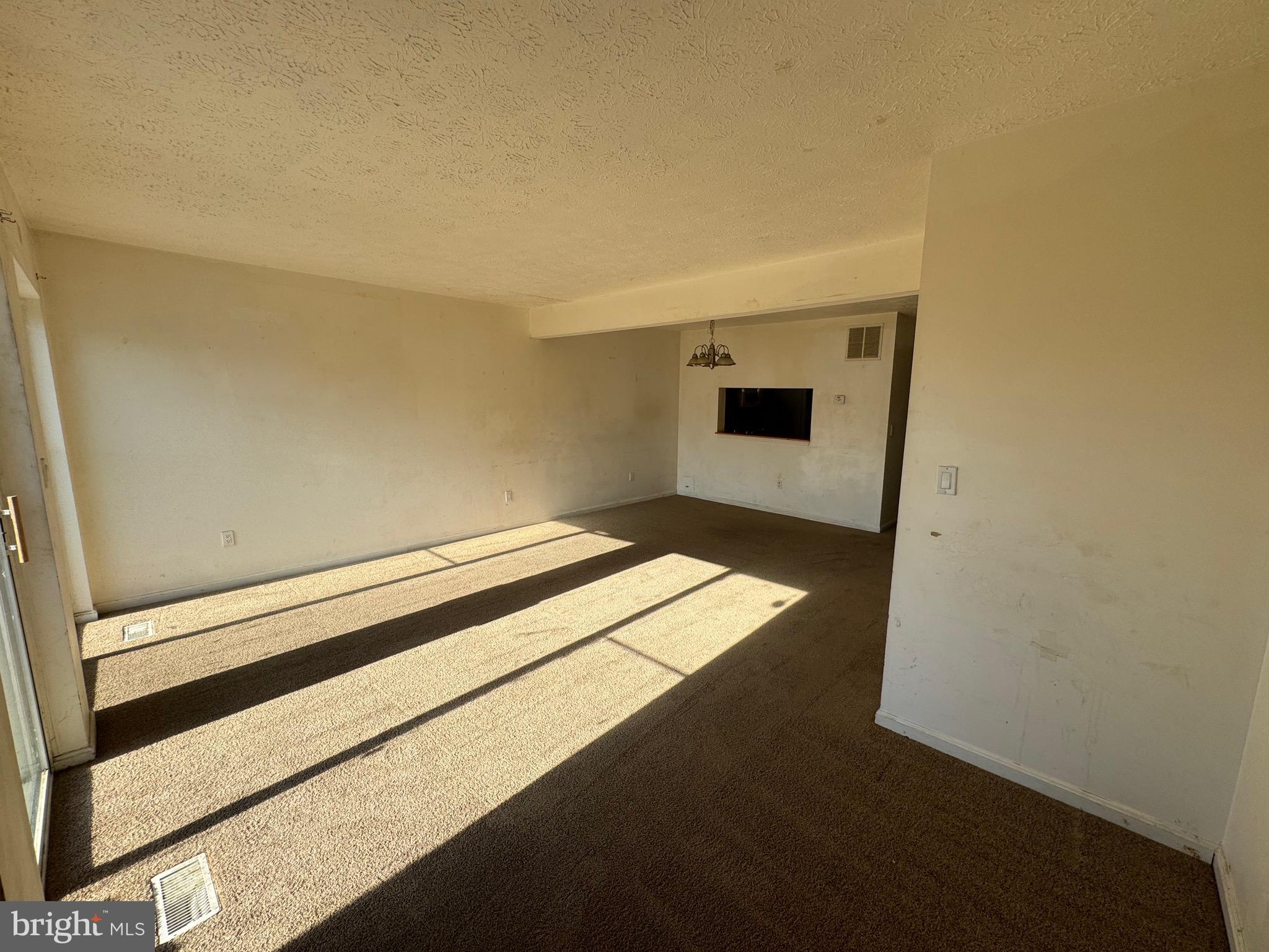 RIVERSIDE - Residential