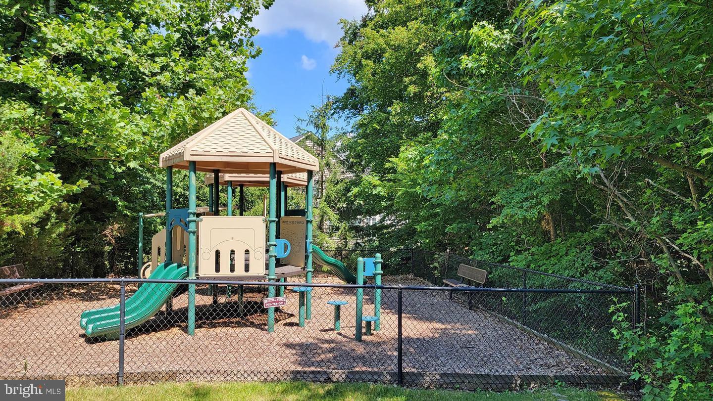 GUNSTON SQUARE - Residential Lease