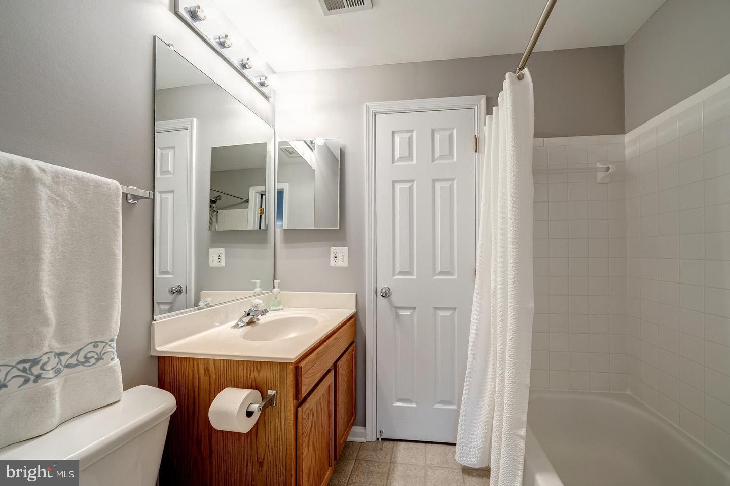 GUNSTON SQUARE - Residential Lease