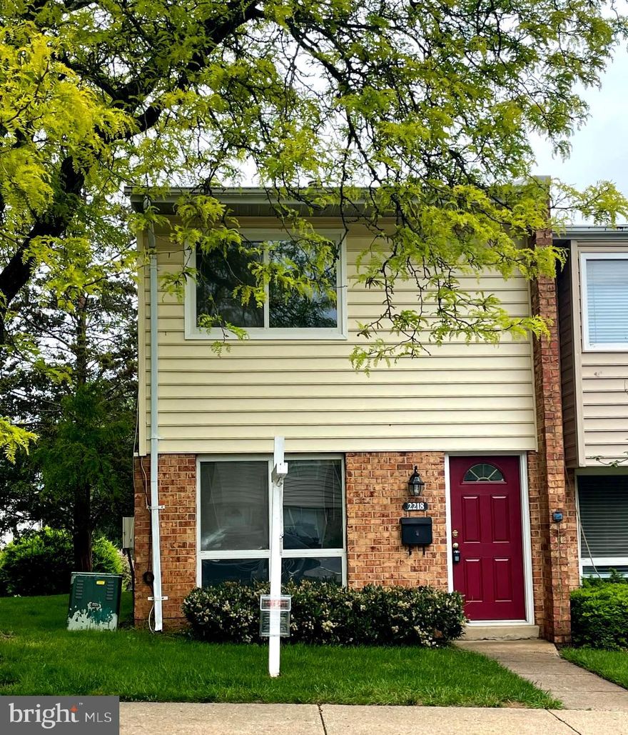 Location! Location! Location!
Welcome to Reflection Lake! Beautiful end unit, two-level townhome, 2 bedroom, 1 bath, spacious kitchen with breakfast area,  a nice family room to spend quality time with the family, and a perfect backyard patio for enjoying your summer months grilling or just relaxing. Excellent location and only minutes from the new Herndon metro station, schools, restaurants, shopping centers, Rt7, Rt28, 29, 50, and Dulles Toll Road. This is the perfect starter home or investment property with great potential to make it your own. A MUST SEE!