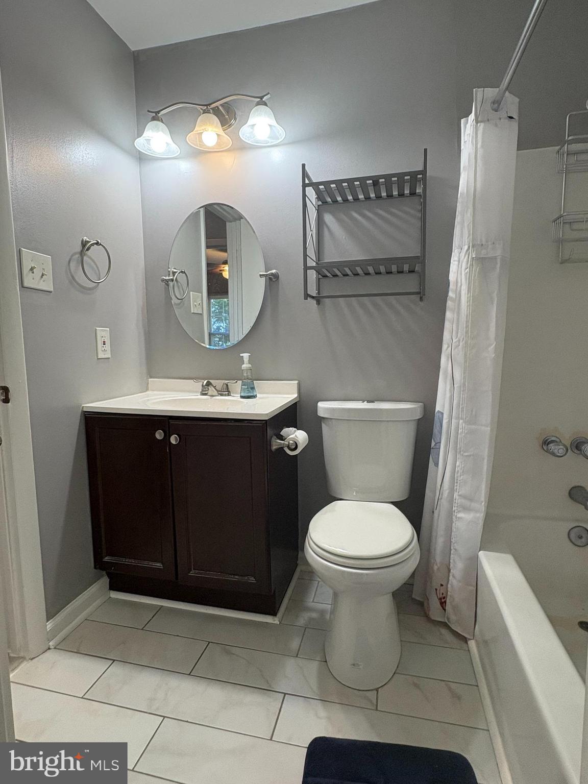 ROLLING CREST - Residential Lease