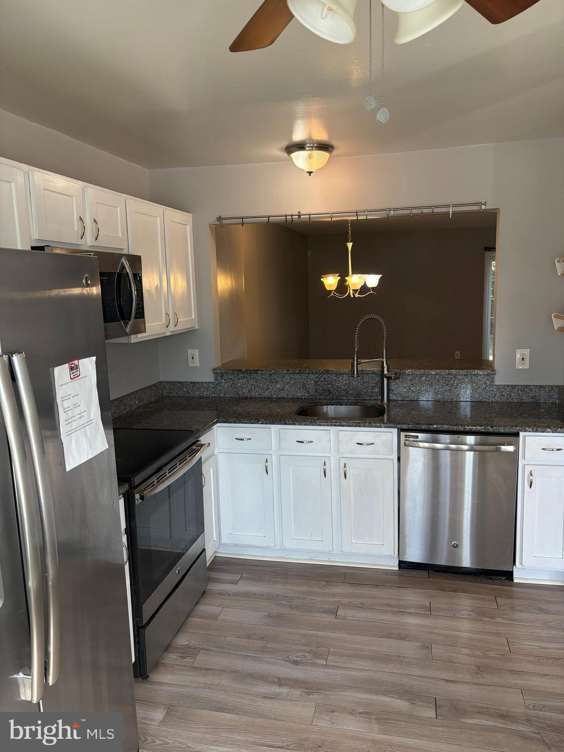 ROLLING CREST - Residential Lease