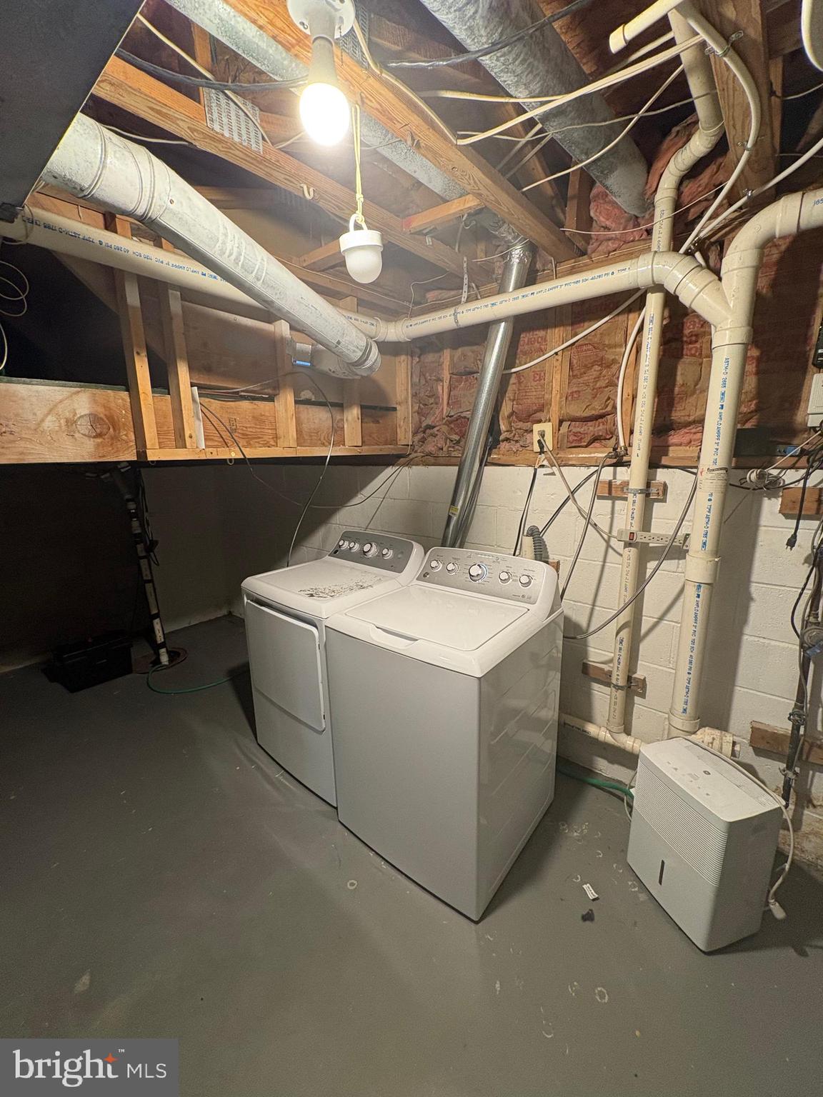 ROLLING CREST - Residential Lease