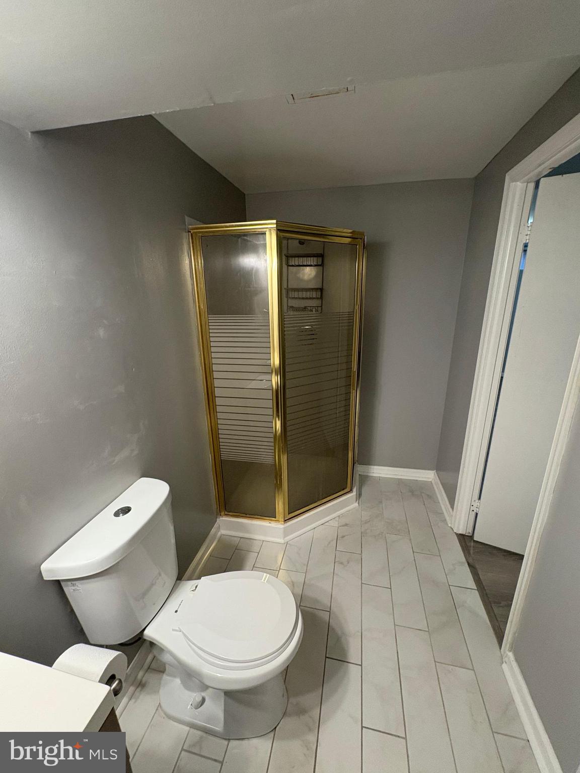 ROLLING CREST - Residential Lease