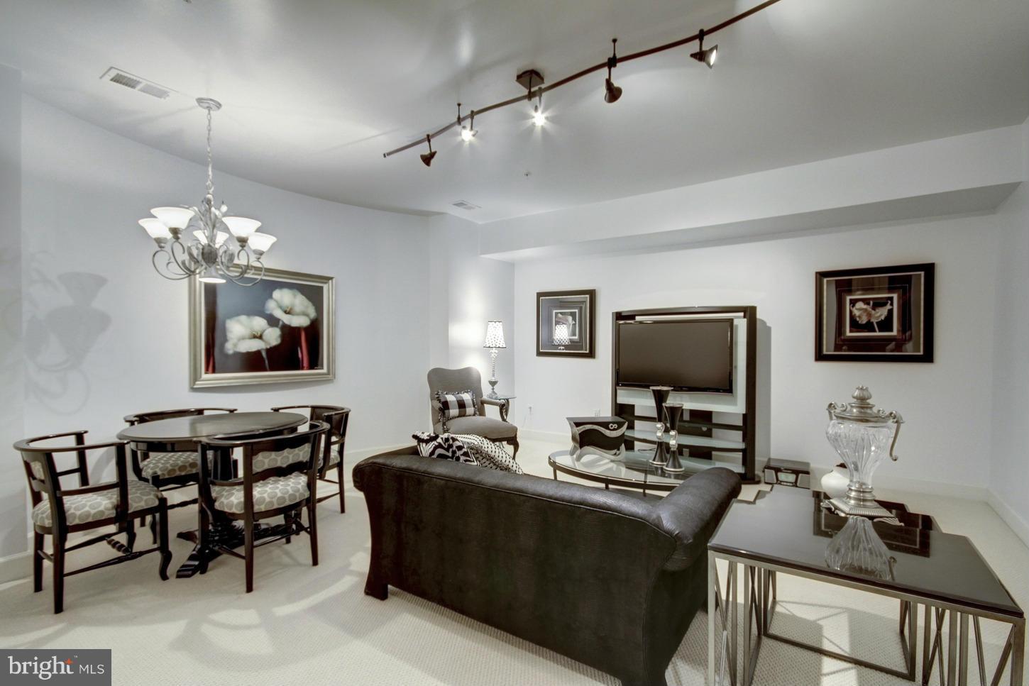 PARK POTOMAC - Residential