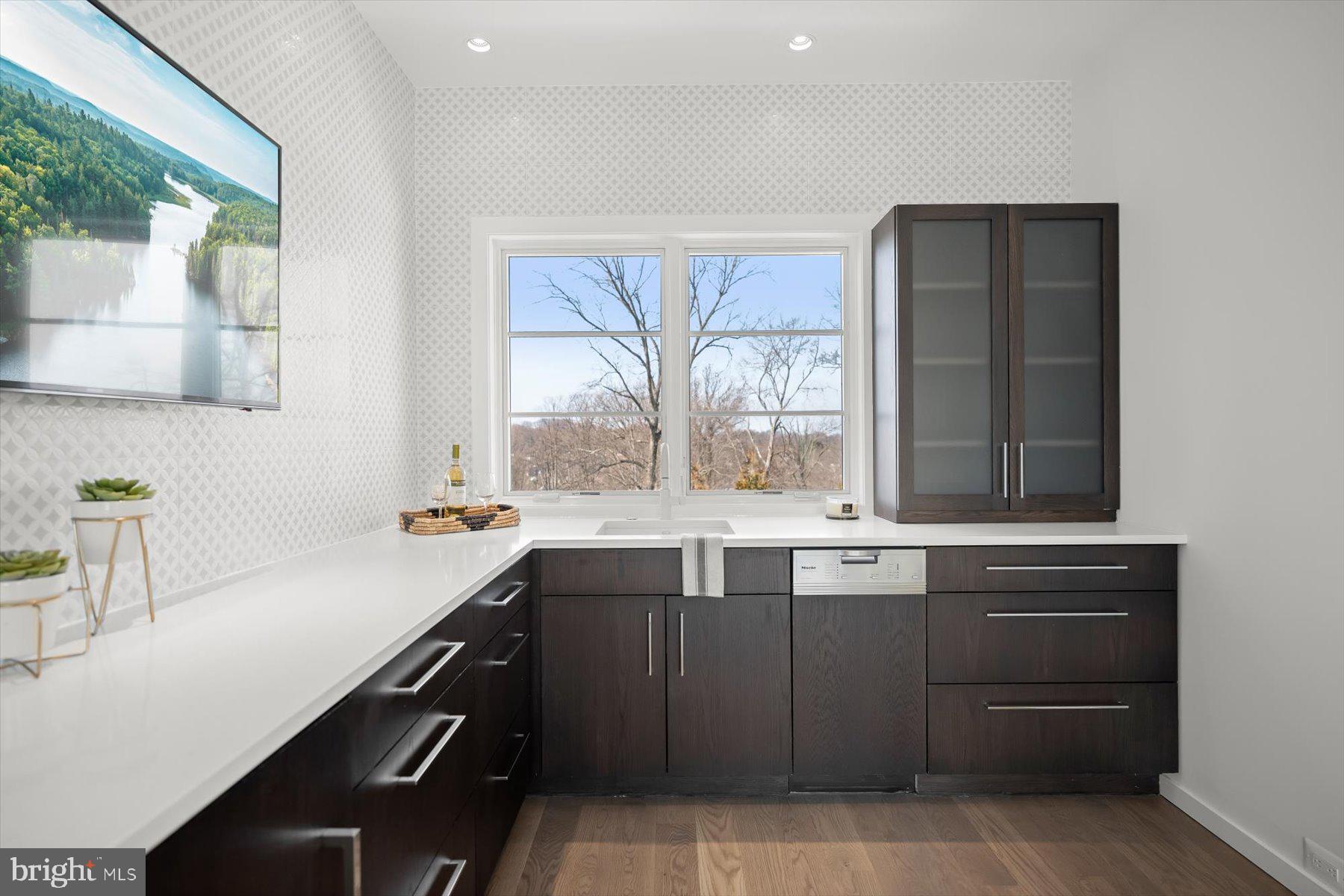 LORCOM GROVE - Residential